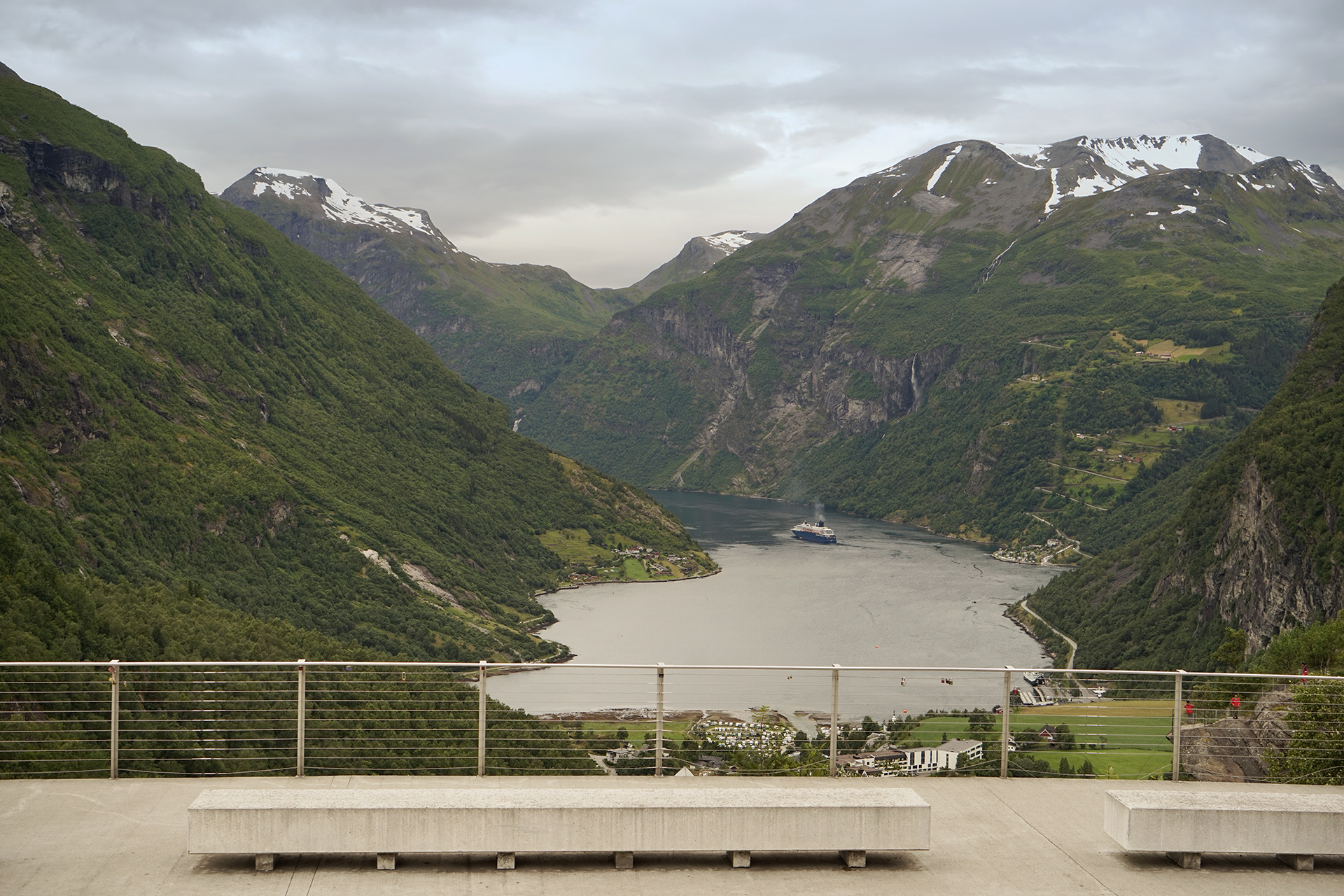 Geiranger-Trollstigen - Flydalsjuvet Rest Area