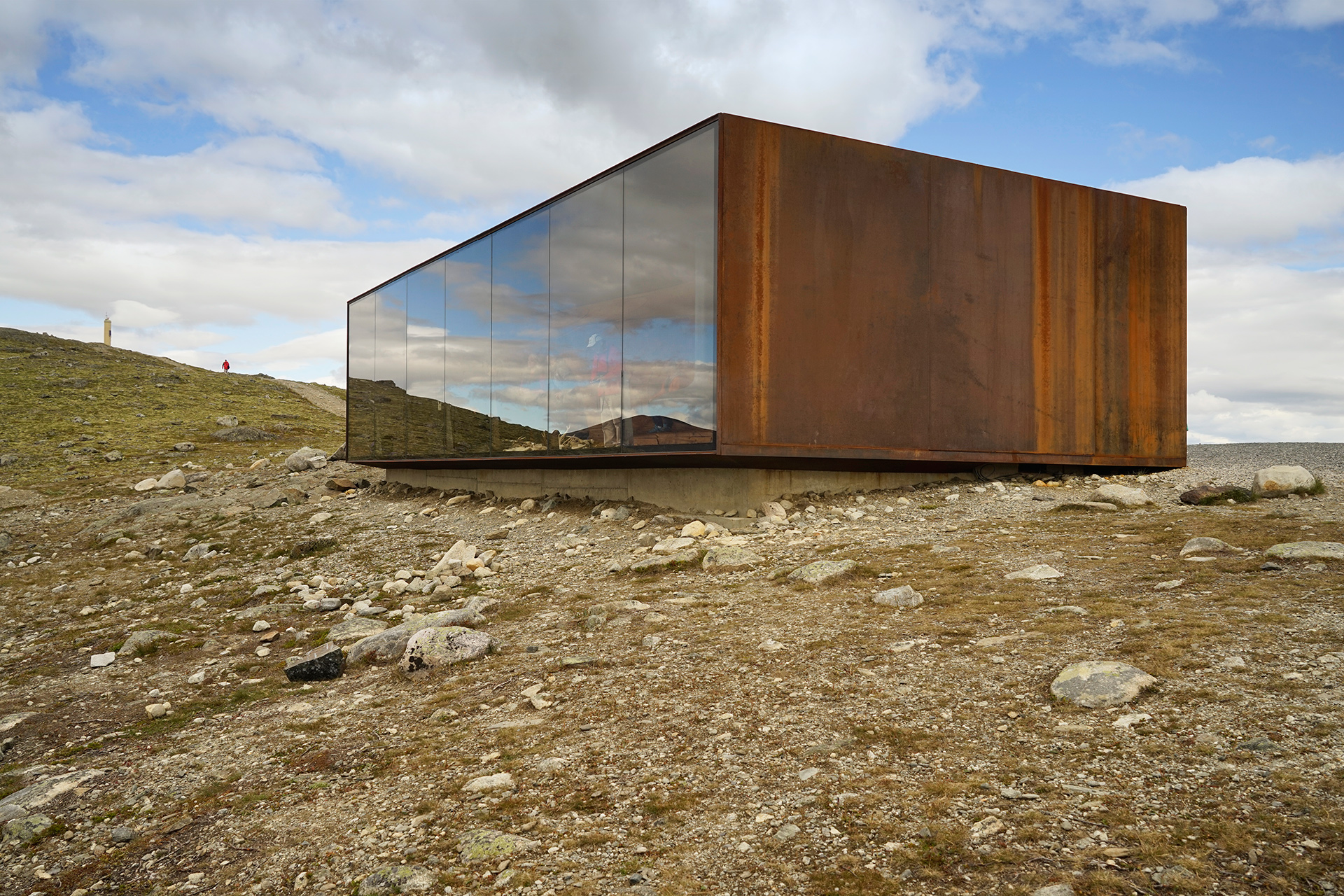 Tverrfjellhytta (Viewpoint Snohetta) Reindeer Viewing Pavilion
